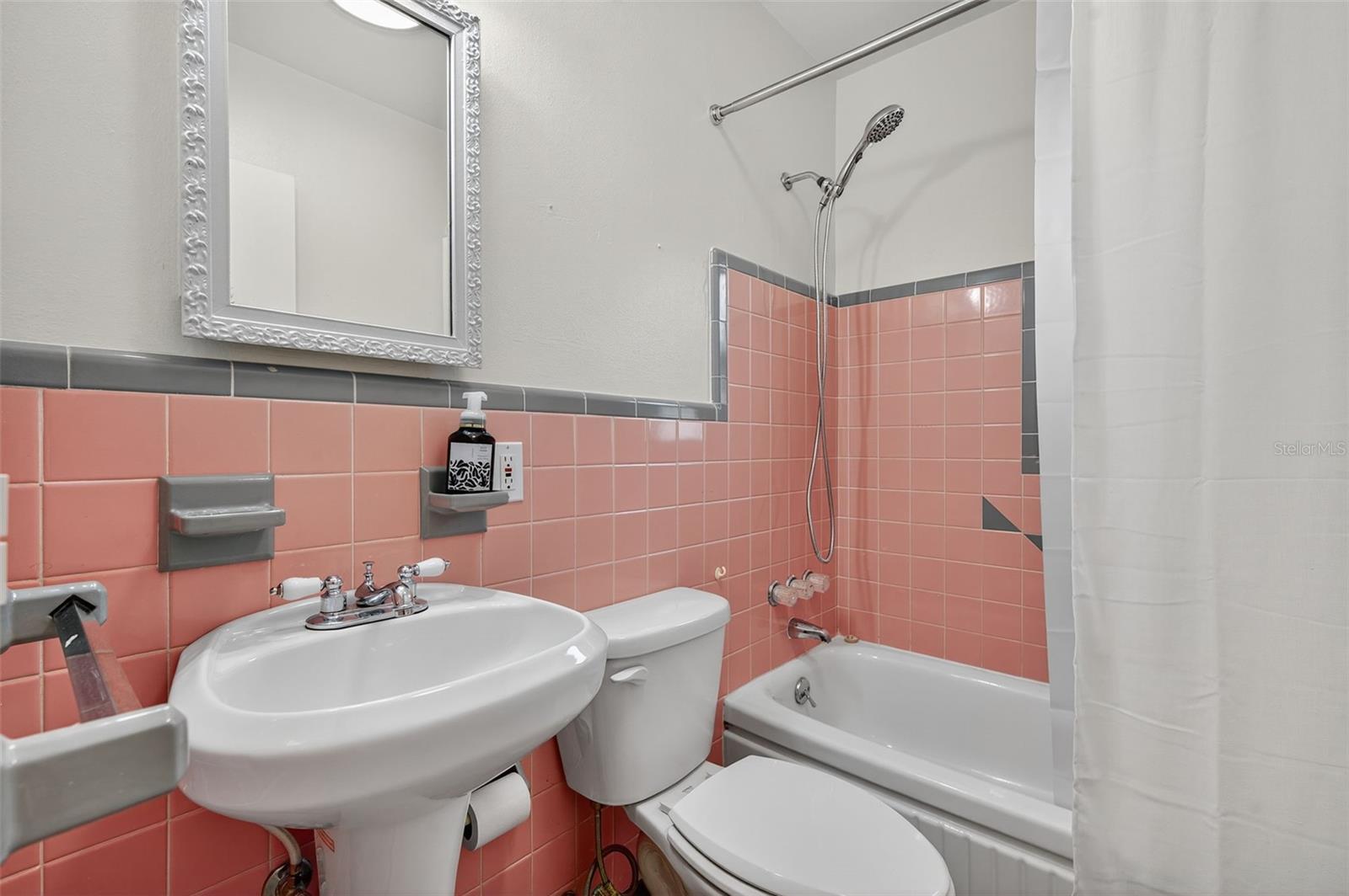 PASADENA GARDENS GULFVIEW SEC - Residential Lease