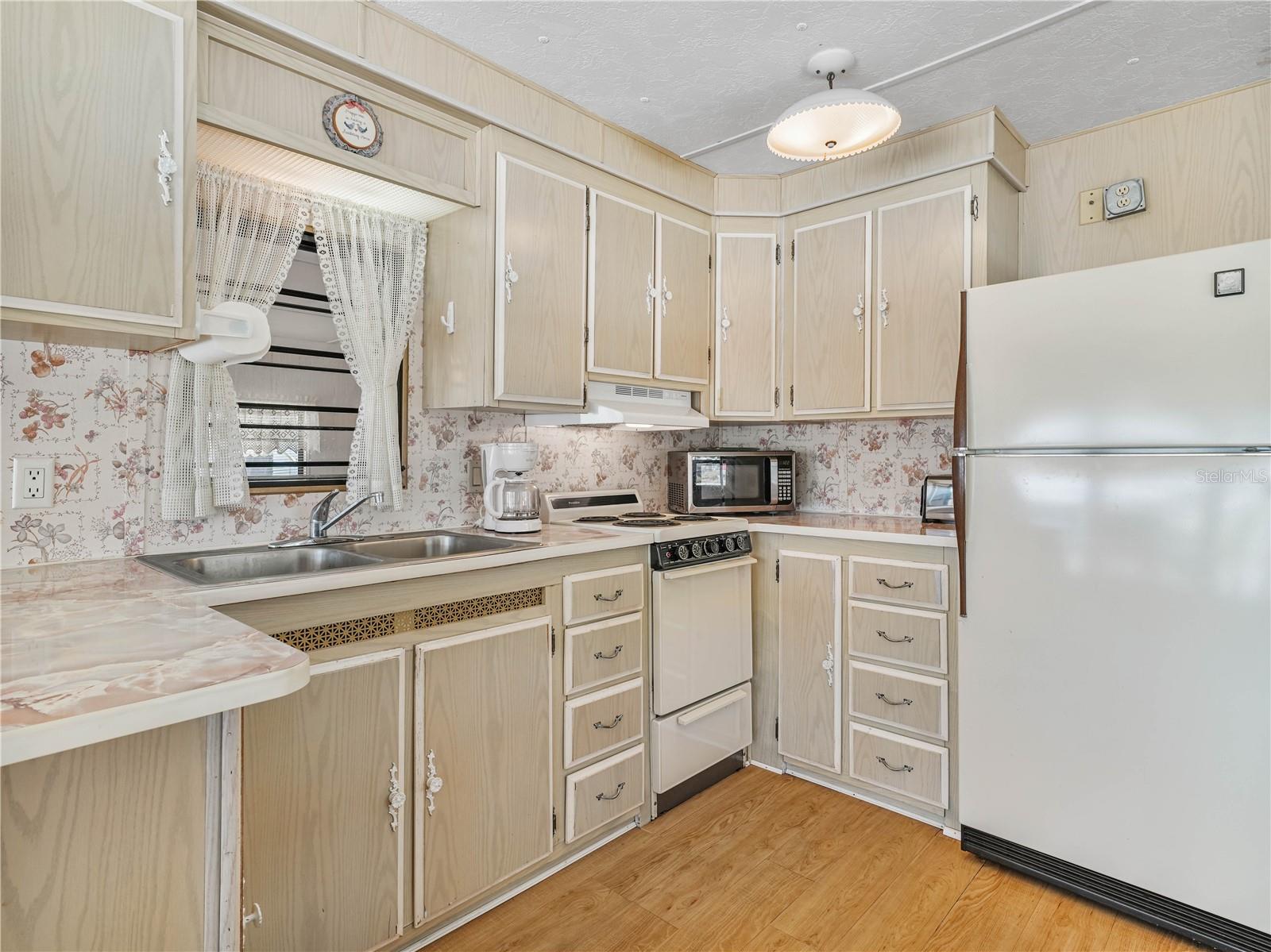 SADDLEBAG LAKE - Residential