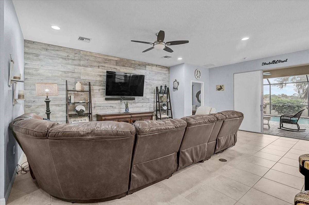 FAIRWAYS/BENT TREE - Residential