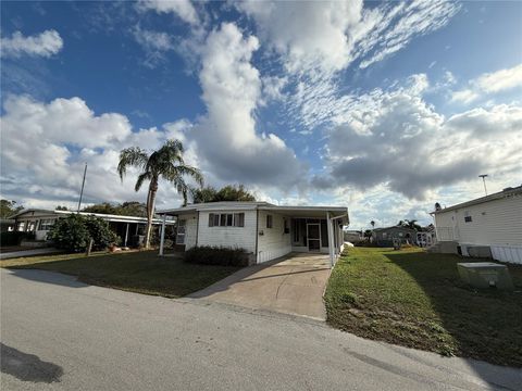 A home in LAKE WALES