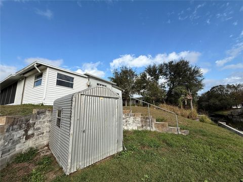 A home in LAKE WALES