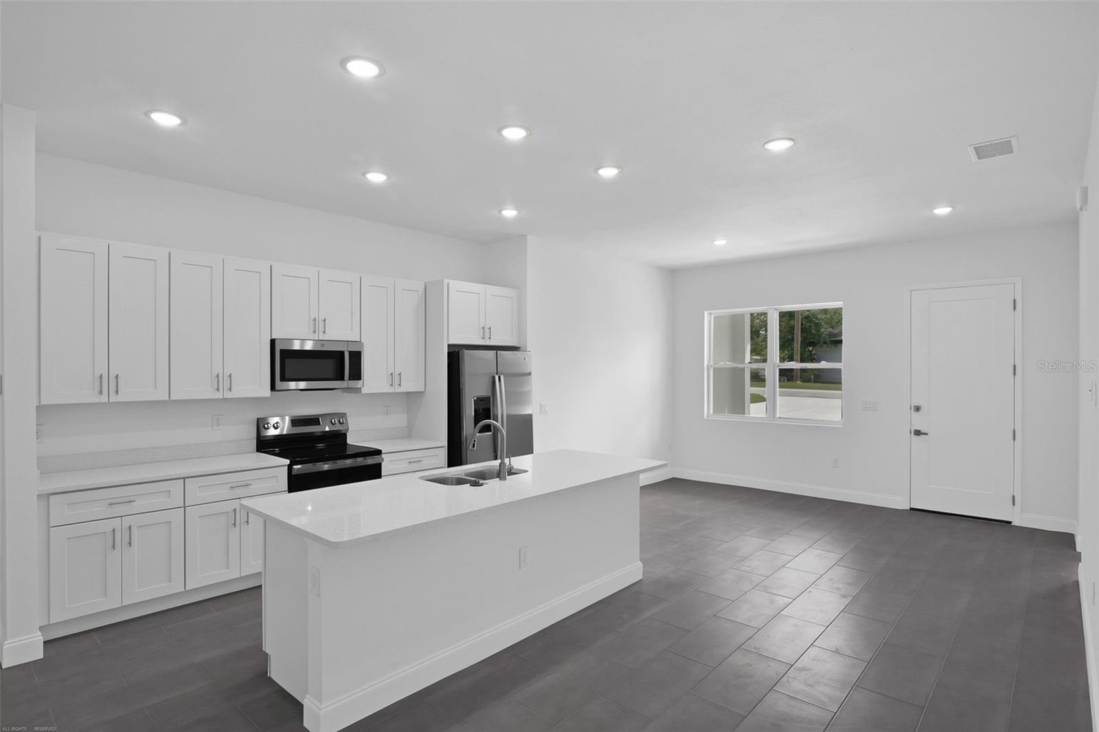 RAINBOW LAKES ESTATE - Residential