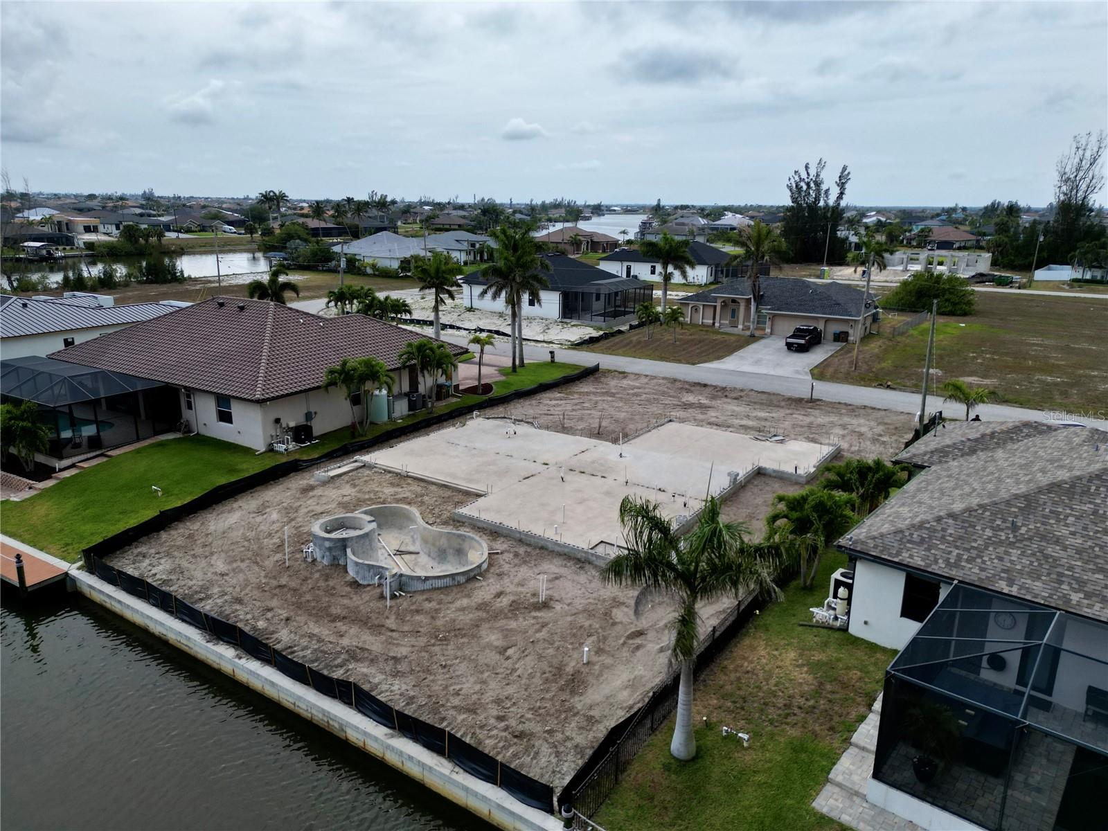 CAPE CORAL - Land