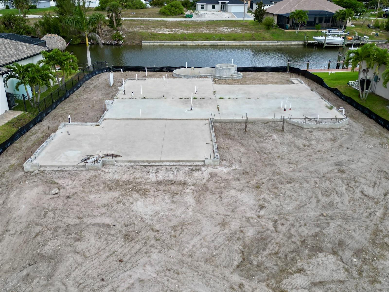 CAPE CORAL - Land
