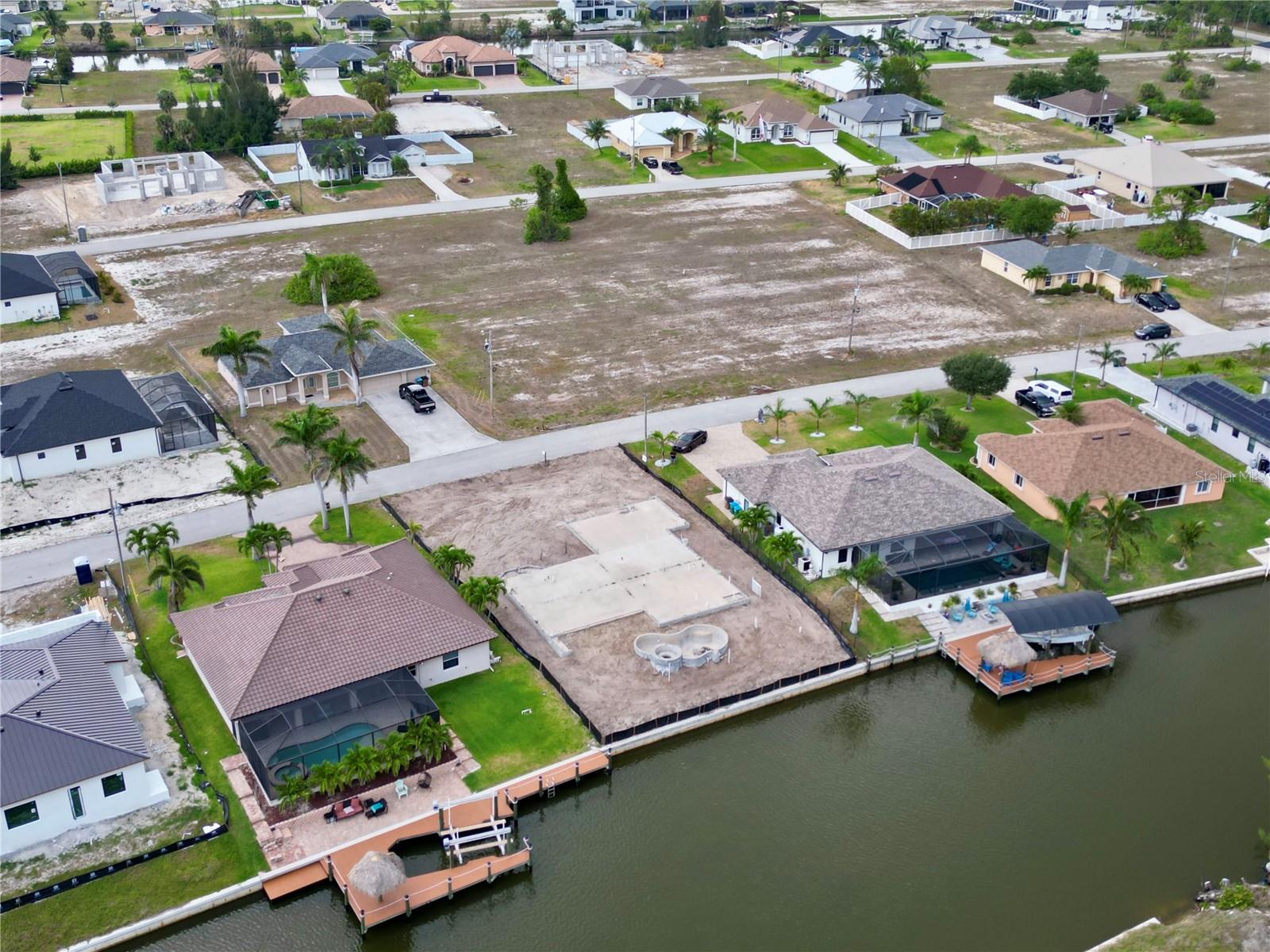 CAPE CORAL - Land