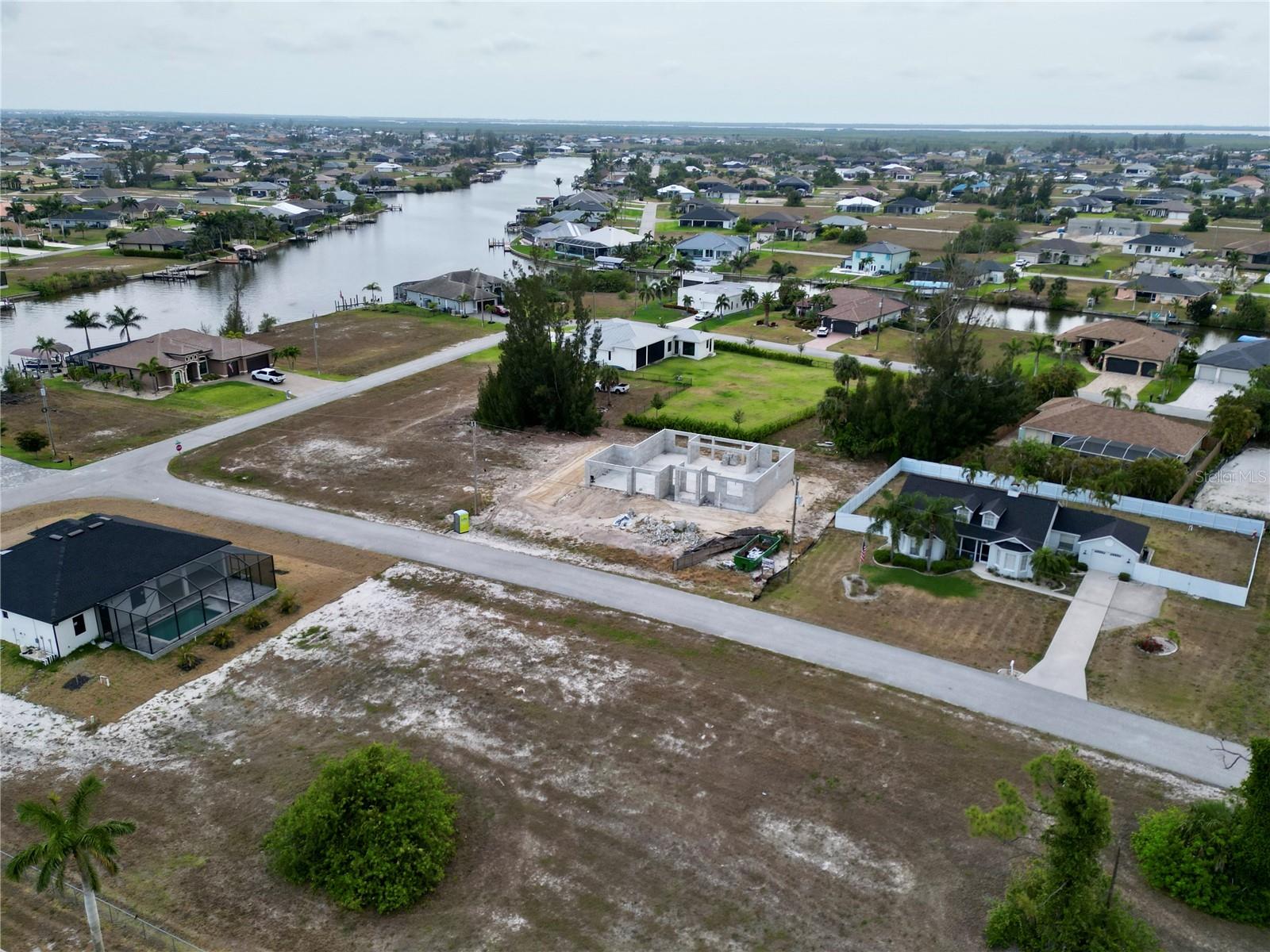 CAPE CORAL - Land