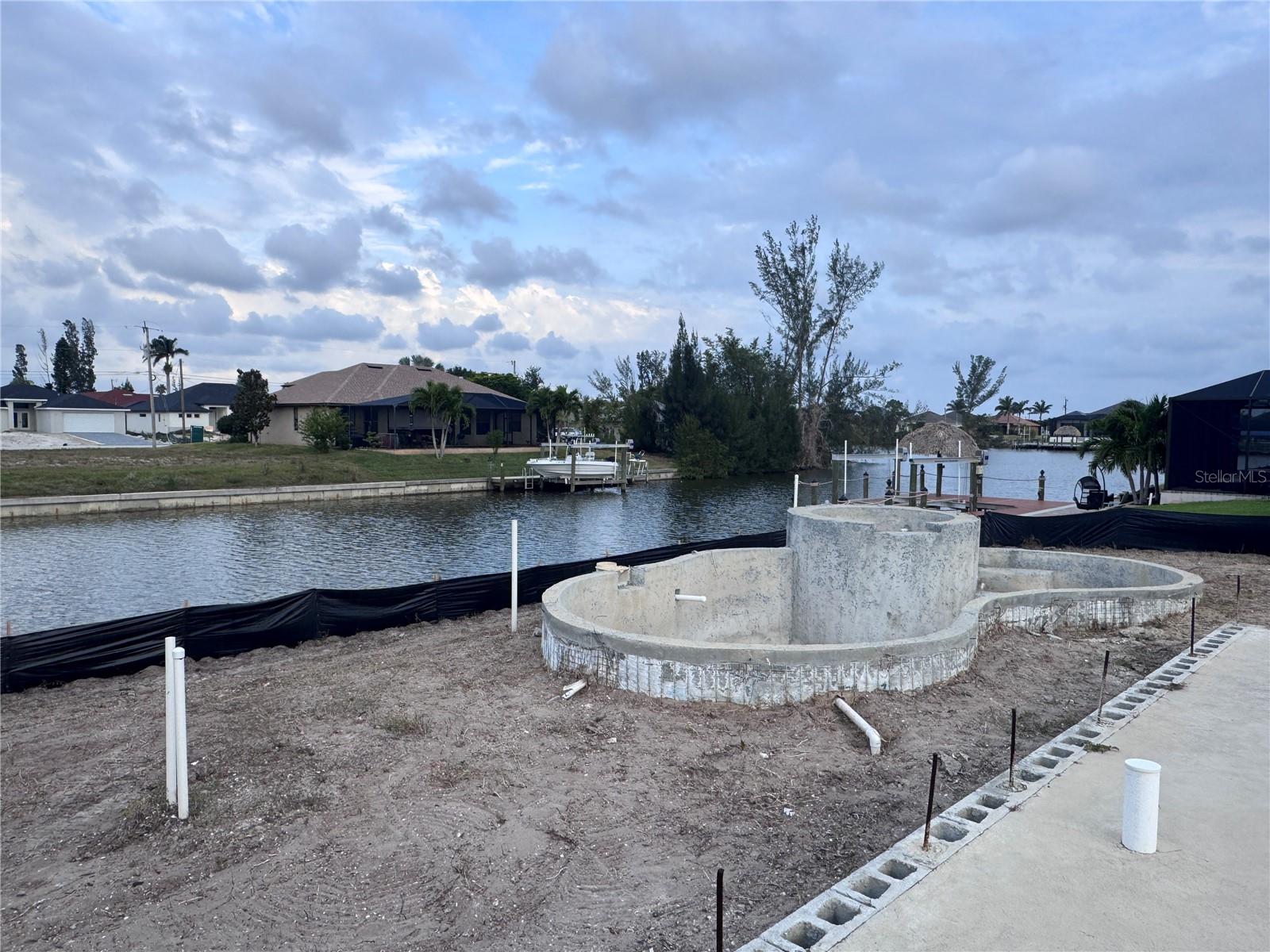 CAPE CORAL - Land