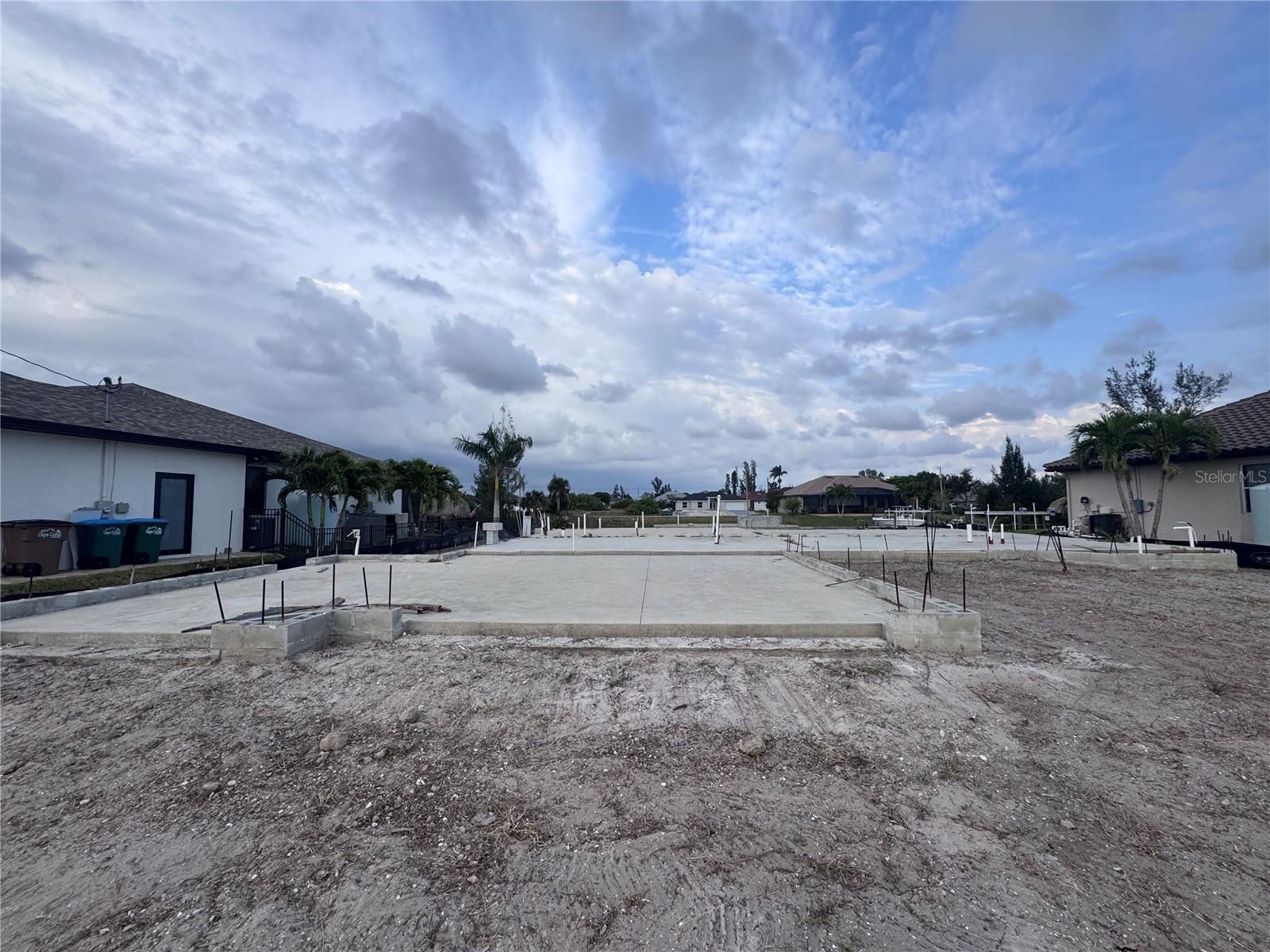 CAPE CORAL - Land