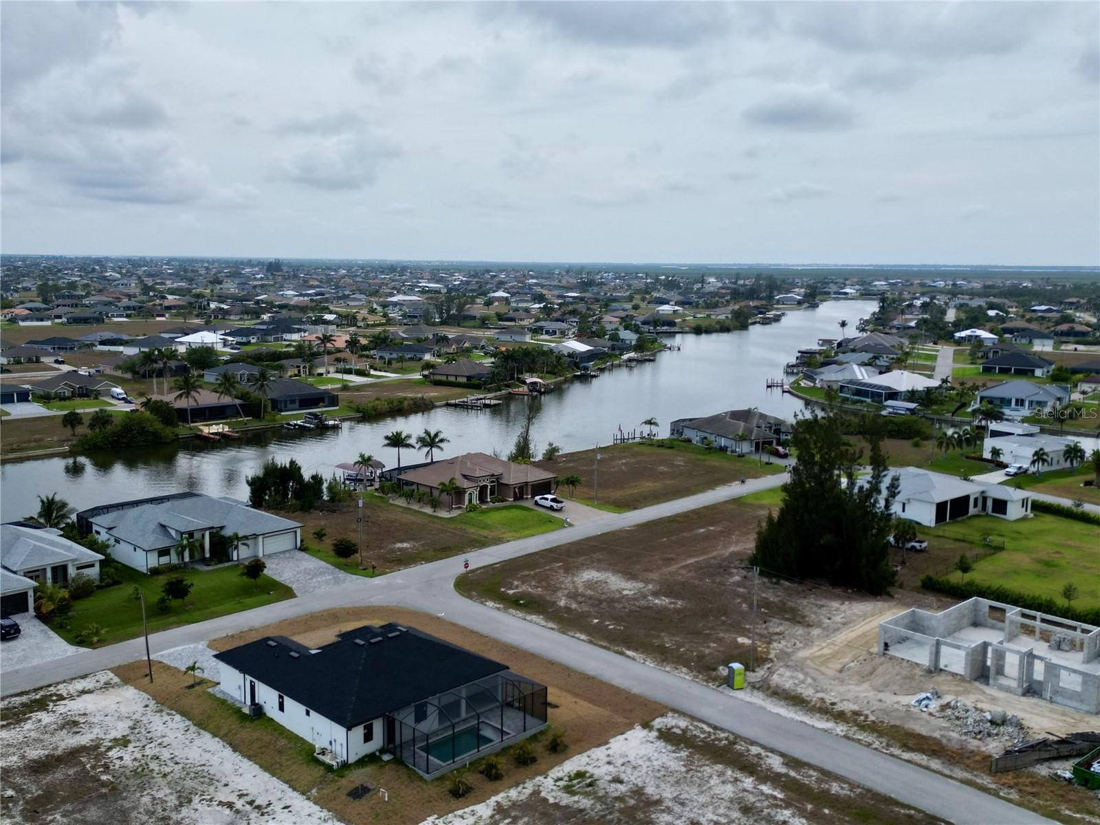 CAPE CORAL - Land