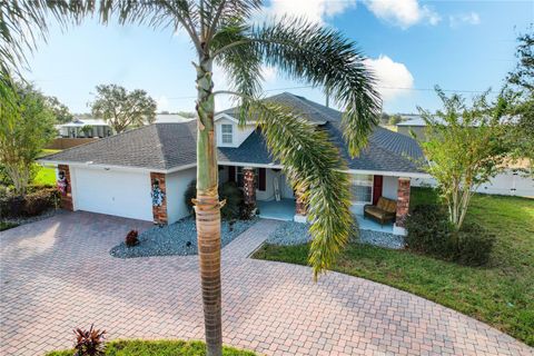 A home in AUBURNDALE