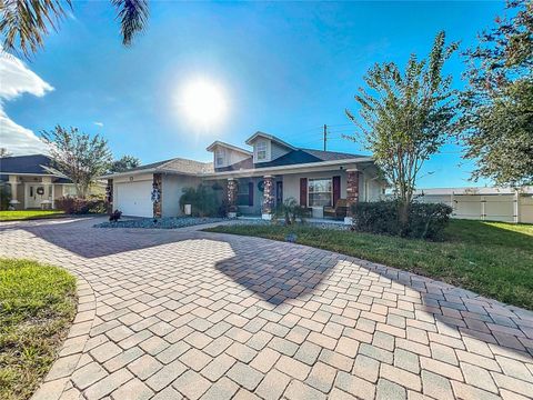 A home in AUBURNDALE