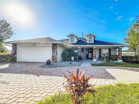 A home in AUBURNDALE