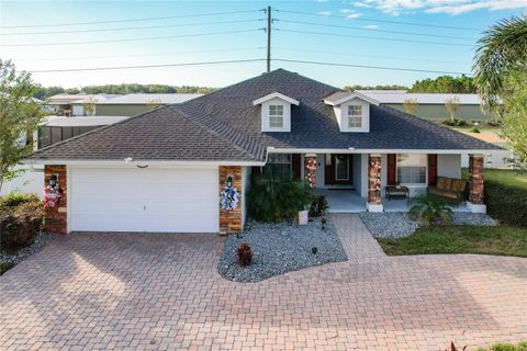 A home in AUBURNDALE