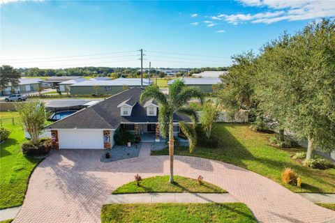 A home in AUBURNDALE