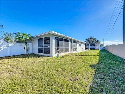 A home in AUBURNDALE