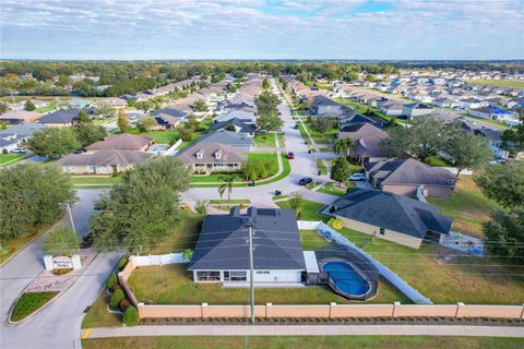 A home in AUBURNDALE