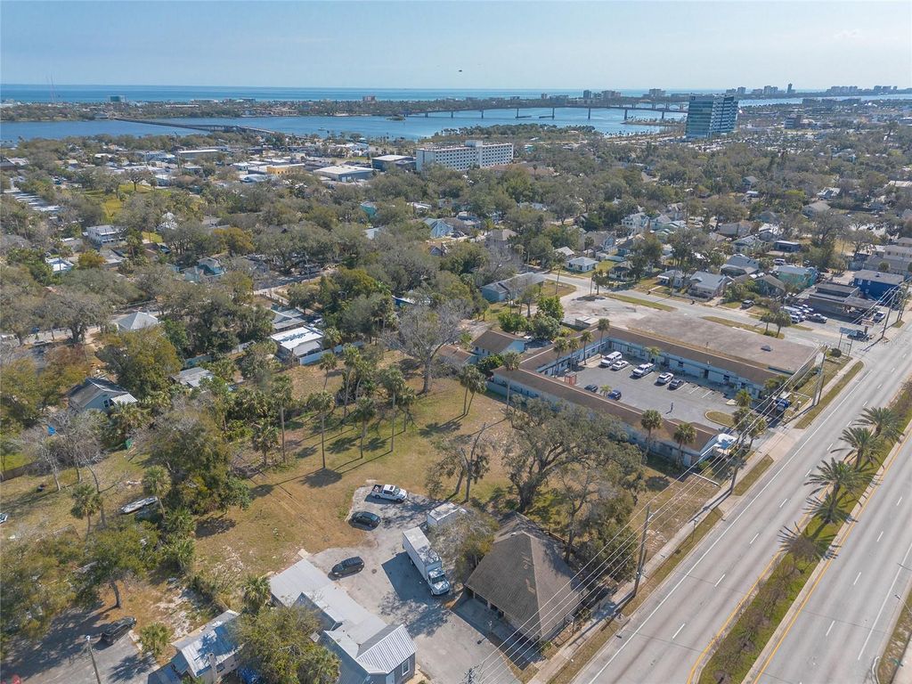 Photo of 629 N Ridgewood Avenue, Daytona Beach, FL 32114 (MLS # V4940829)