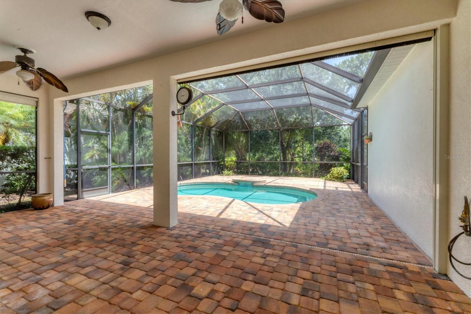 THE COUNTRY CLUB - Residential