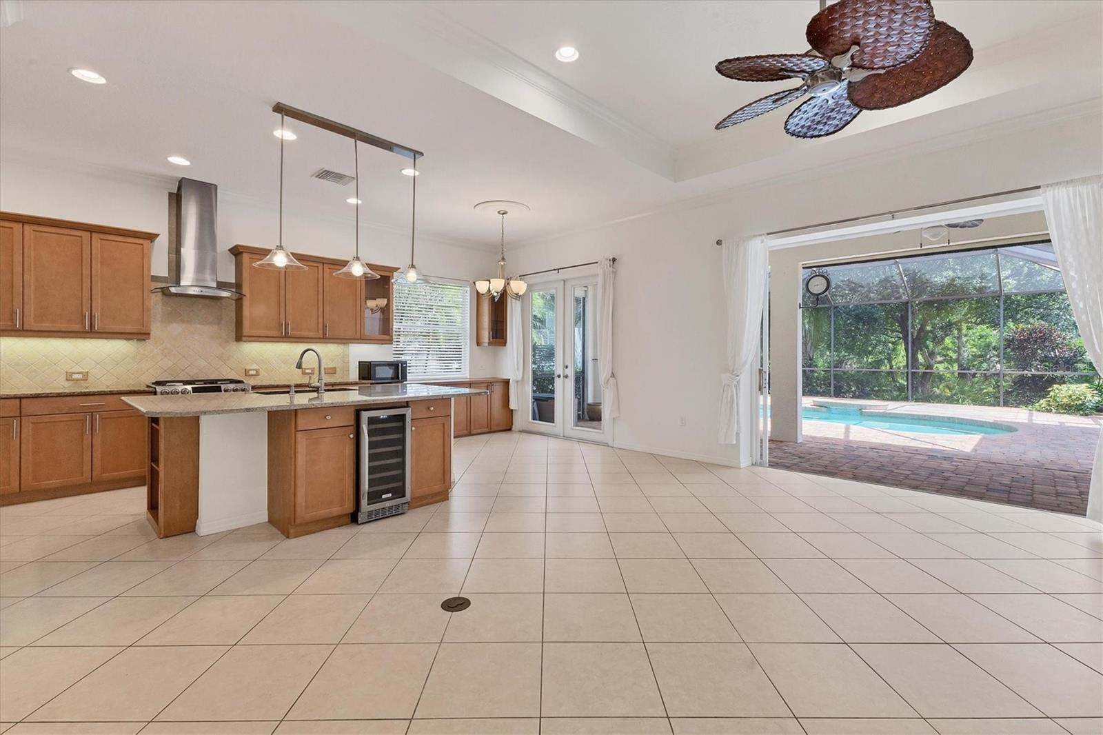 THE COUNTRY CLUB - Residential