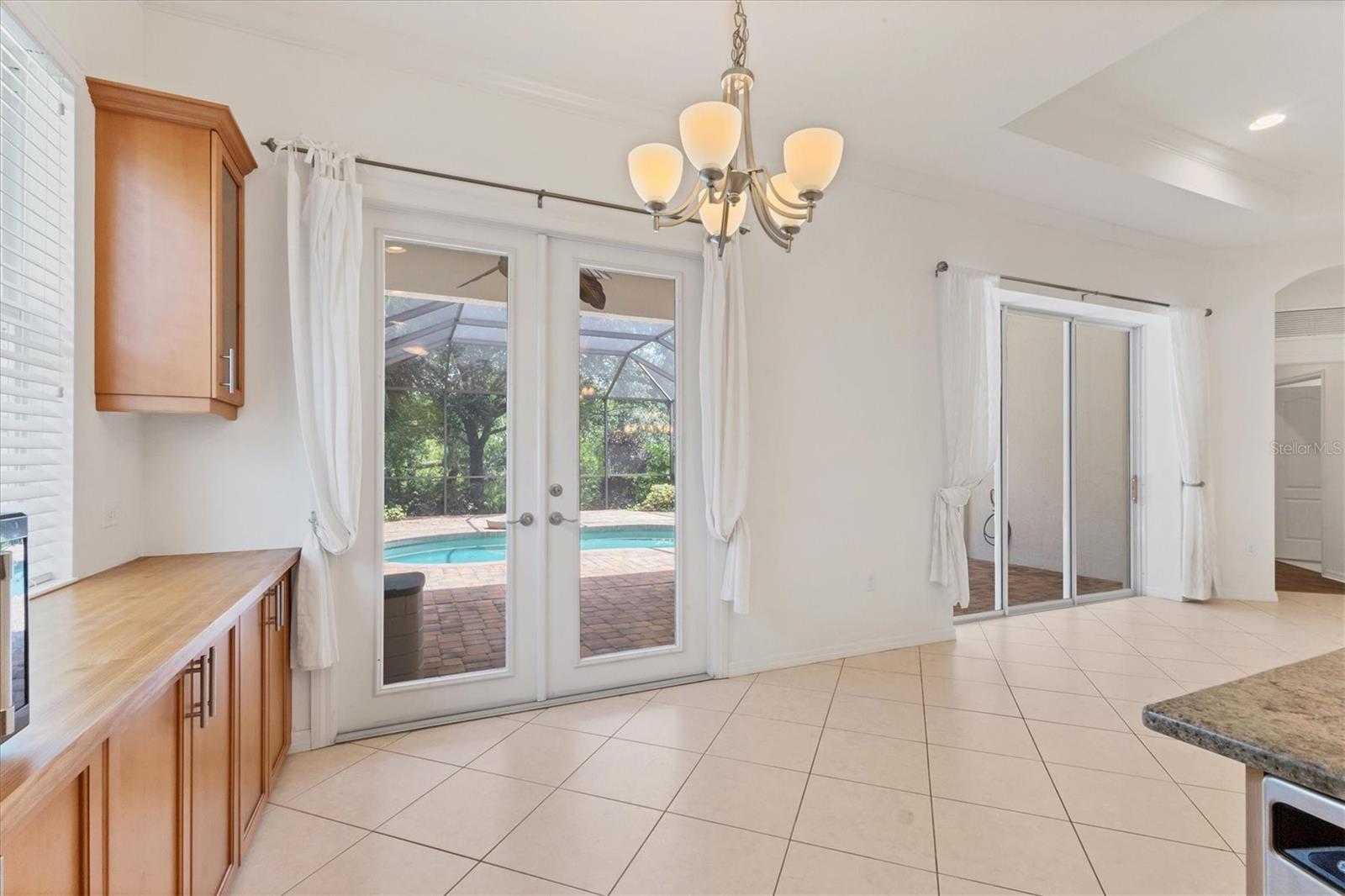 THE COUNTRY CLUB - Residential