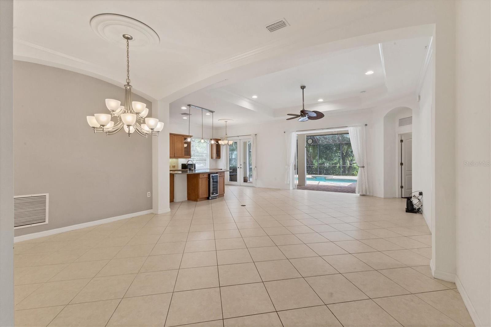 THE COUNTRY CLUB - Residential