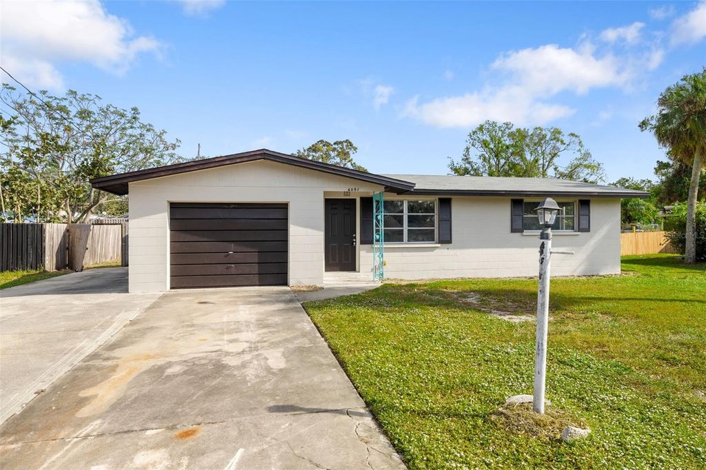 Photo of 6051 Carlton Avenue, Sarasota, FL 34231 (MLS # A4668295)