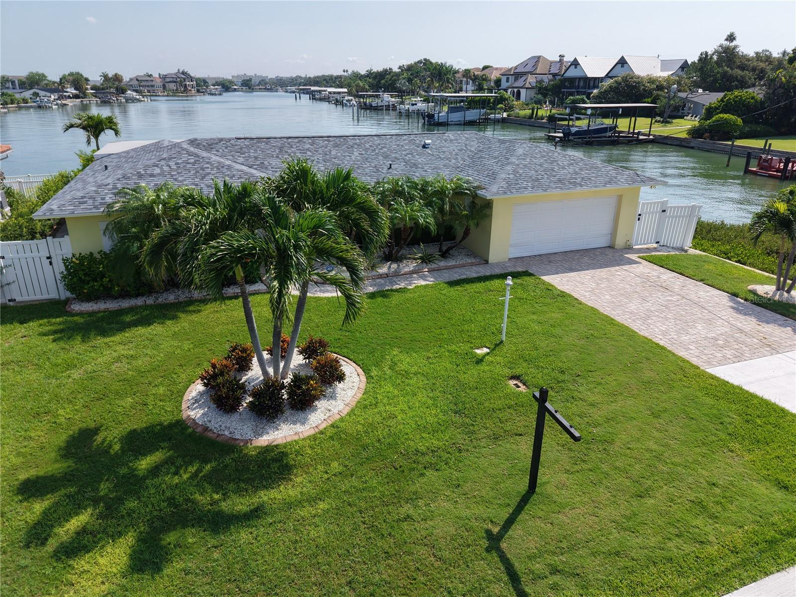 902 OAKWOOD DRIVE