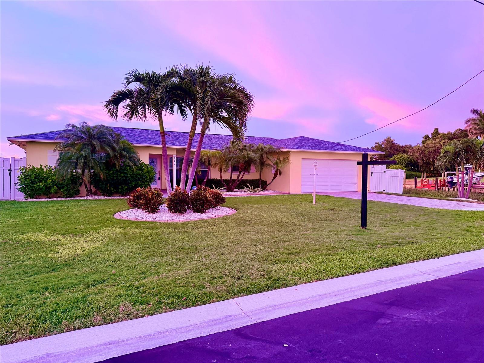 902 OAKWOOD DRIVE