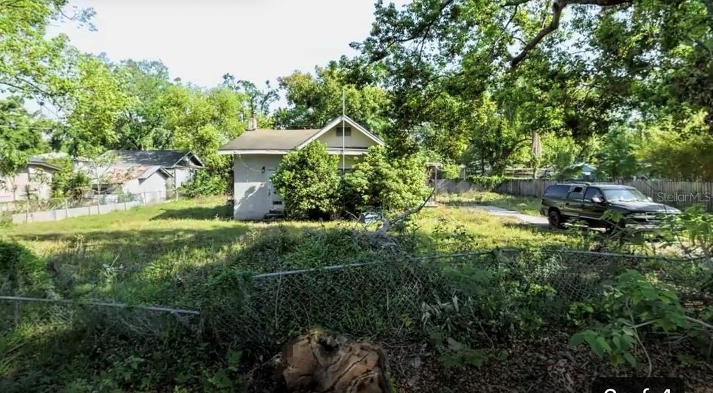 Photo of 1004 E Chelsea Street, Tampa, FL 33603 (MLS # TB8472211)