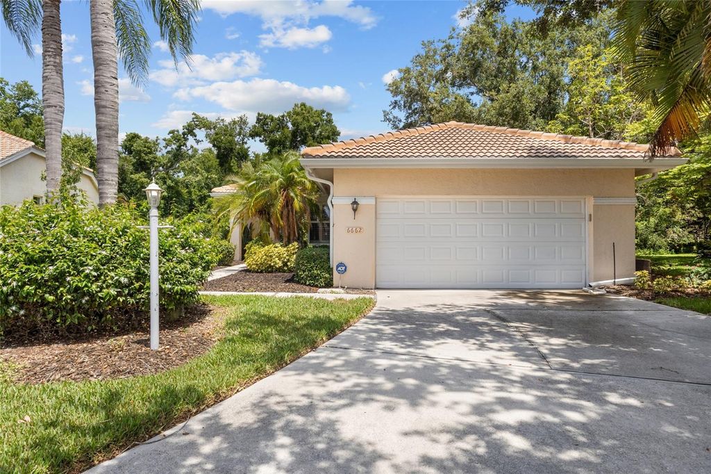 Photo of 6662 Oakbrooke Circle, Bradenton, FL 34202 (MLS # A4695100)