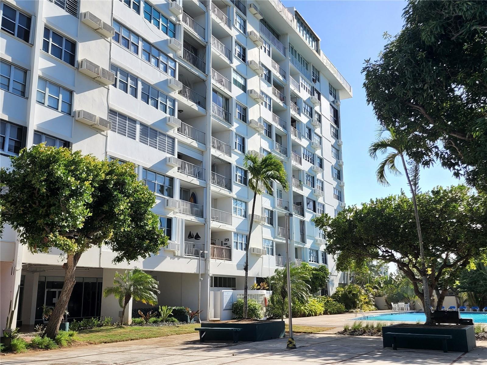 Available July 1 2025. Ocean front and frontal ocean view apartment located on the beautiful beach of Ocean Park, right next to El Ultimo Trolley. Only for long term rental (12 months). Special place for lovers of the sea and its activities. It consists of 1 bedroom, bathroom, dining room, kitchen, a fantastic balcony, 1 parking, 24/7 guard and full backup electricity generator. Equipped for maximum comfort, furnished, tv, sound system, washing/dryer machine, dishwasher, includes maintenance and Internet. Condominium has storage area for surfboards, wind surfers, paddle boards etc. Large swimming pool in front of the sea, tennis, basketball court and private gym for residents. Condominium does not allow pets. It is shown only by appointment to qualified customers. We verify credit, employment and background.