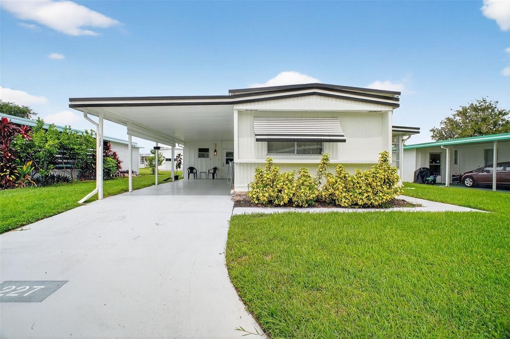 Photo of 227 Paradise S, Leesburg, FL 34788 (MLS # O6344748)