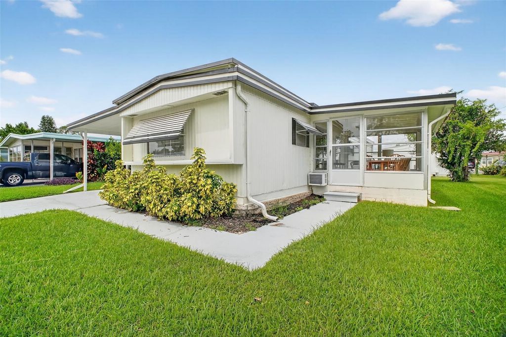 Photo of 227 Paradise S, Leesburg, FL 34788 (MLS # O6344748)