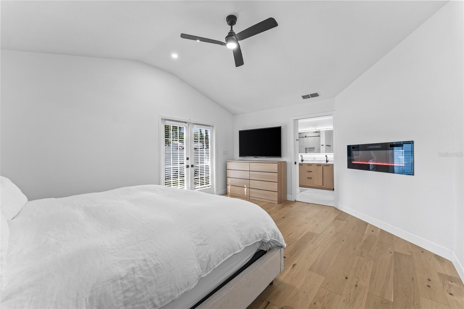 BRETTON WOODS AT WESTSHORE A C - Residential