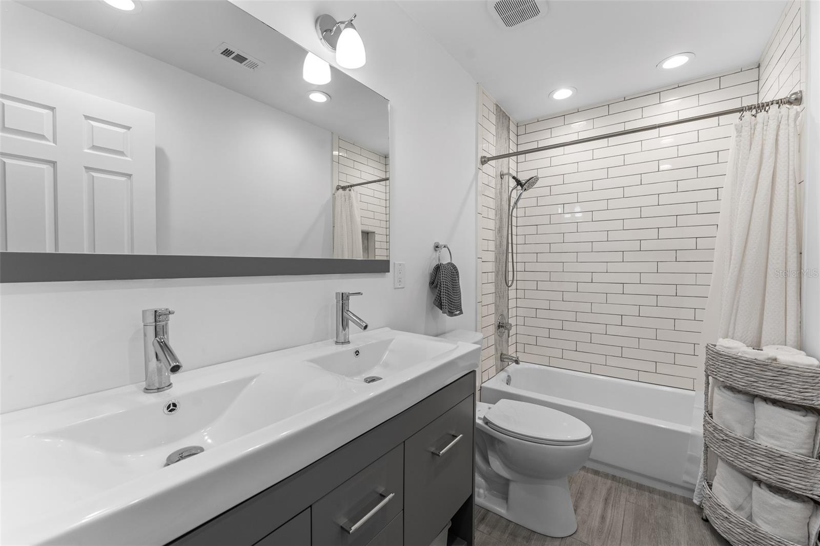 BRETTON WOODS AT WESTSHORE A C - Residential