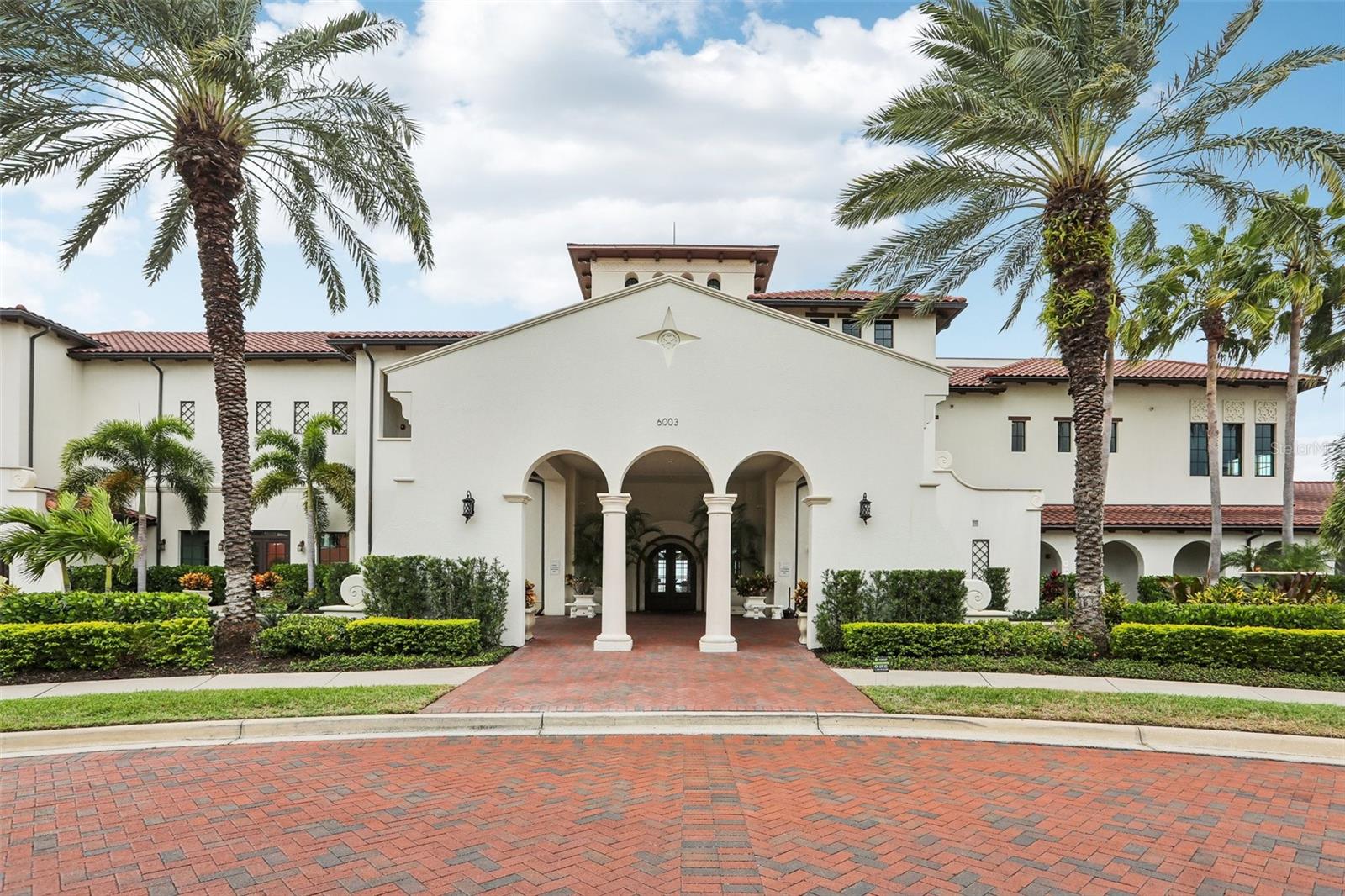 4912 YACHT CLUB