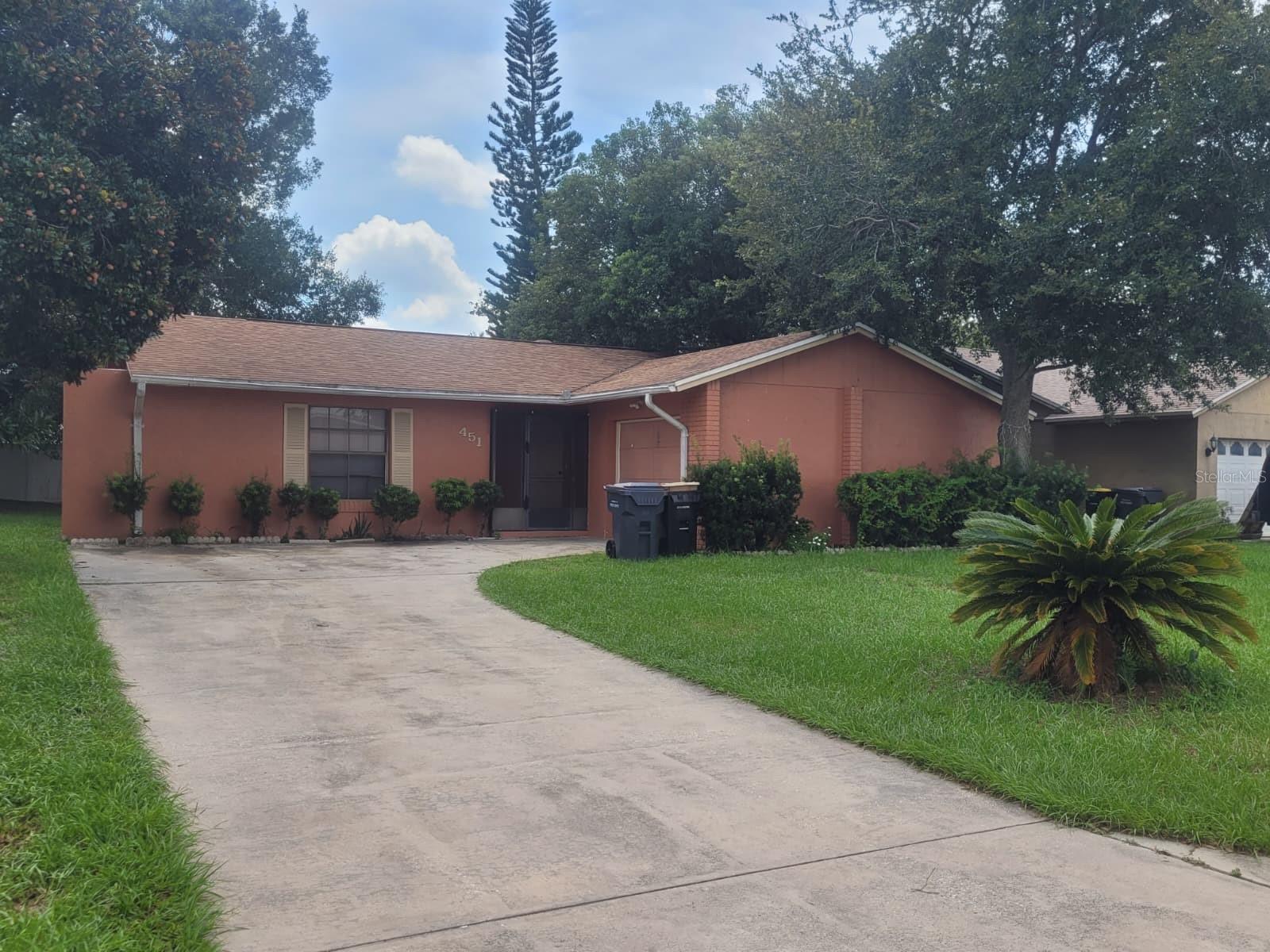 This charming 2-bedroom, 1-bathroom home features a freshly painted interior and exterior, creating a bright and welcoming atmosphere. Inside, you’ll find a comfortable layout with wood kitchen cabinets, sleek granite countertops, and durable vinyl flooring throughout. The home also includes a large one-car garage, an oversized yard, and a spacious driveway—perfect for extra parking or outdoor activities. Relax on the cozy back porch, ideal for enjoying outdoor living.
Conveniently located near the hospital and shopping plaza, this move-in-ready home offers both comfort and accessibility.