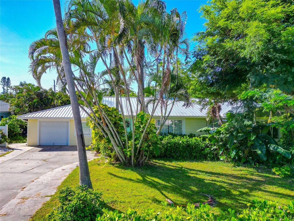 Photo of 1712 Cheyenne Street, Sarasota, FL 34231 (MLS # A4661183)