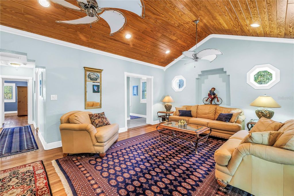 Photo of 126 30th Avenue N, St Petersburg, FL 33704 (MLS # TB8488508)