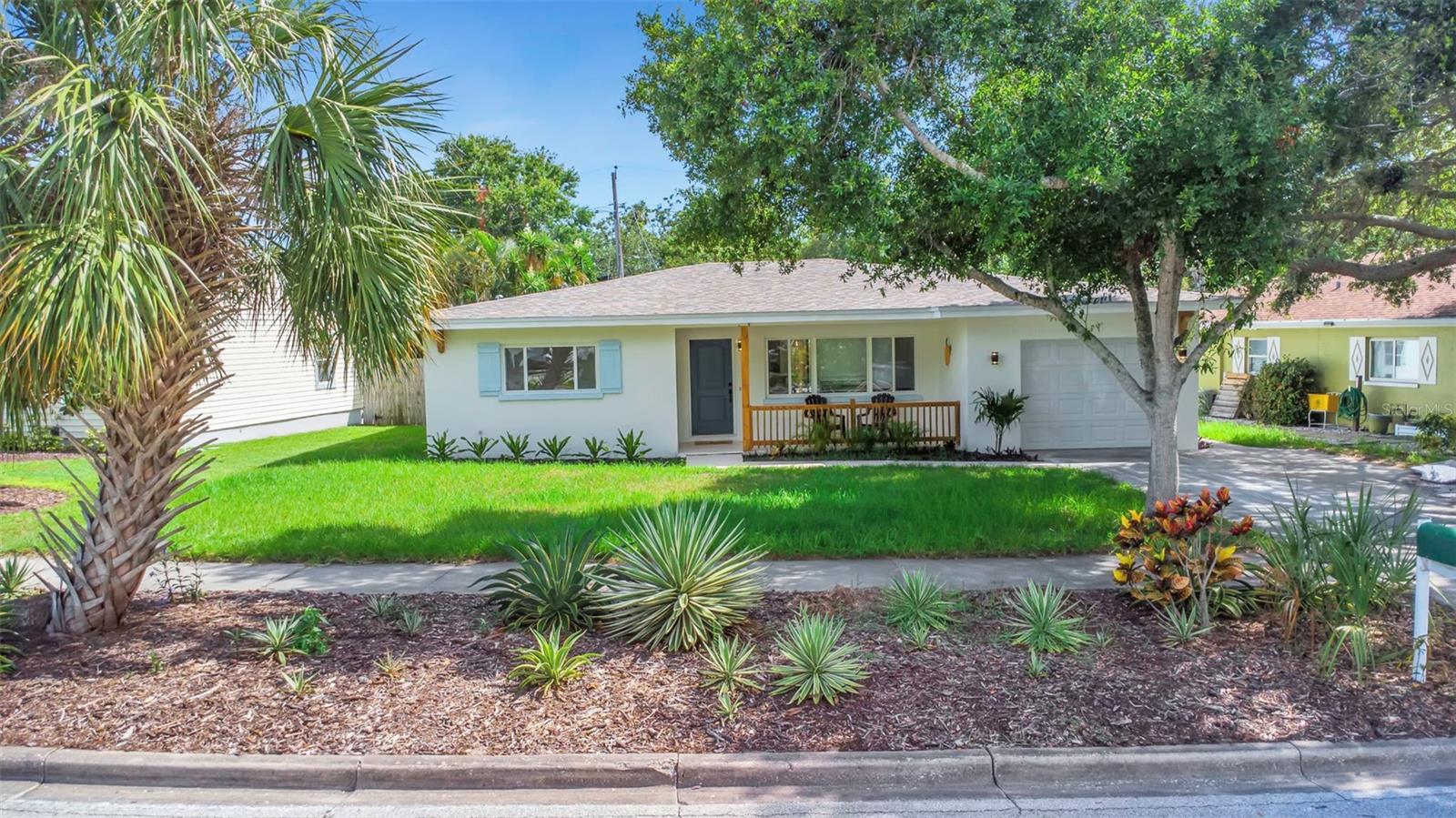 245 GROVE CIR N