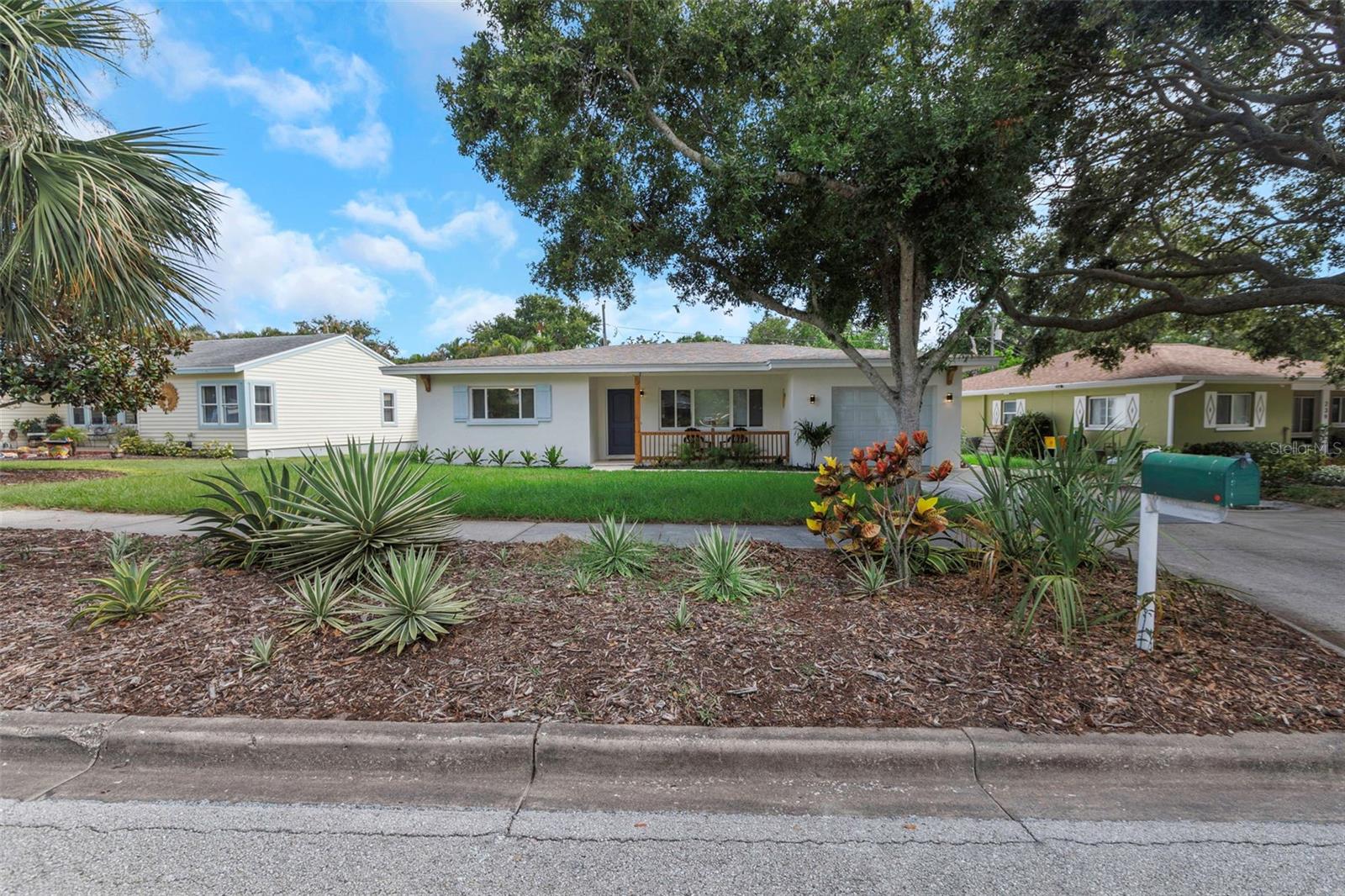 245 GROVE CIR N