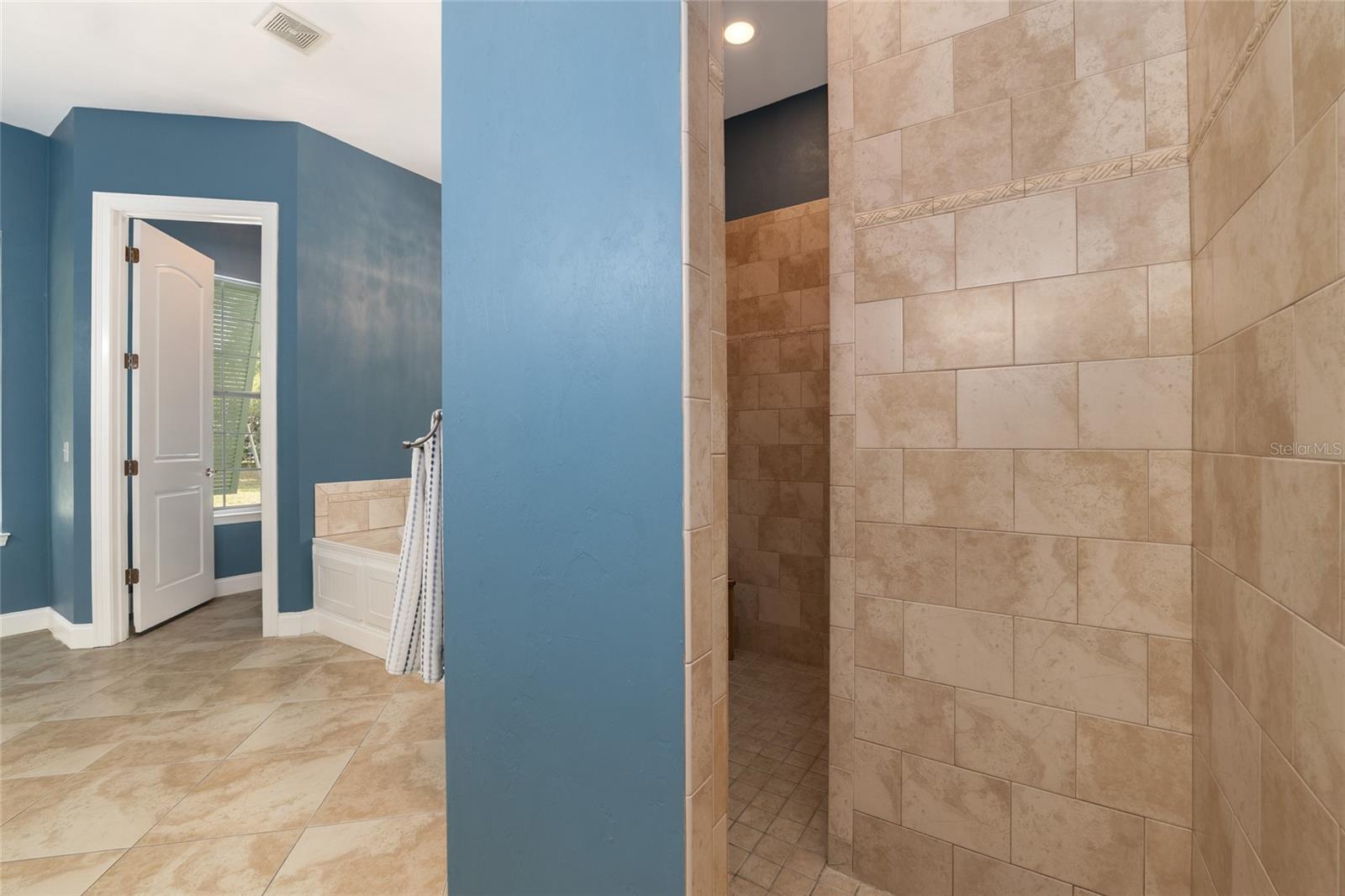 TRAILS THE - Residential