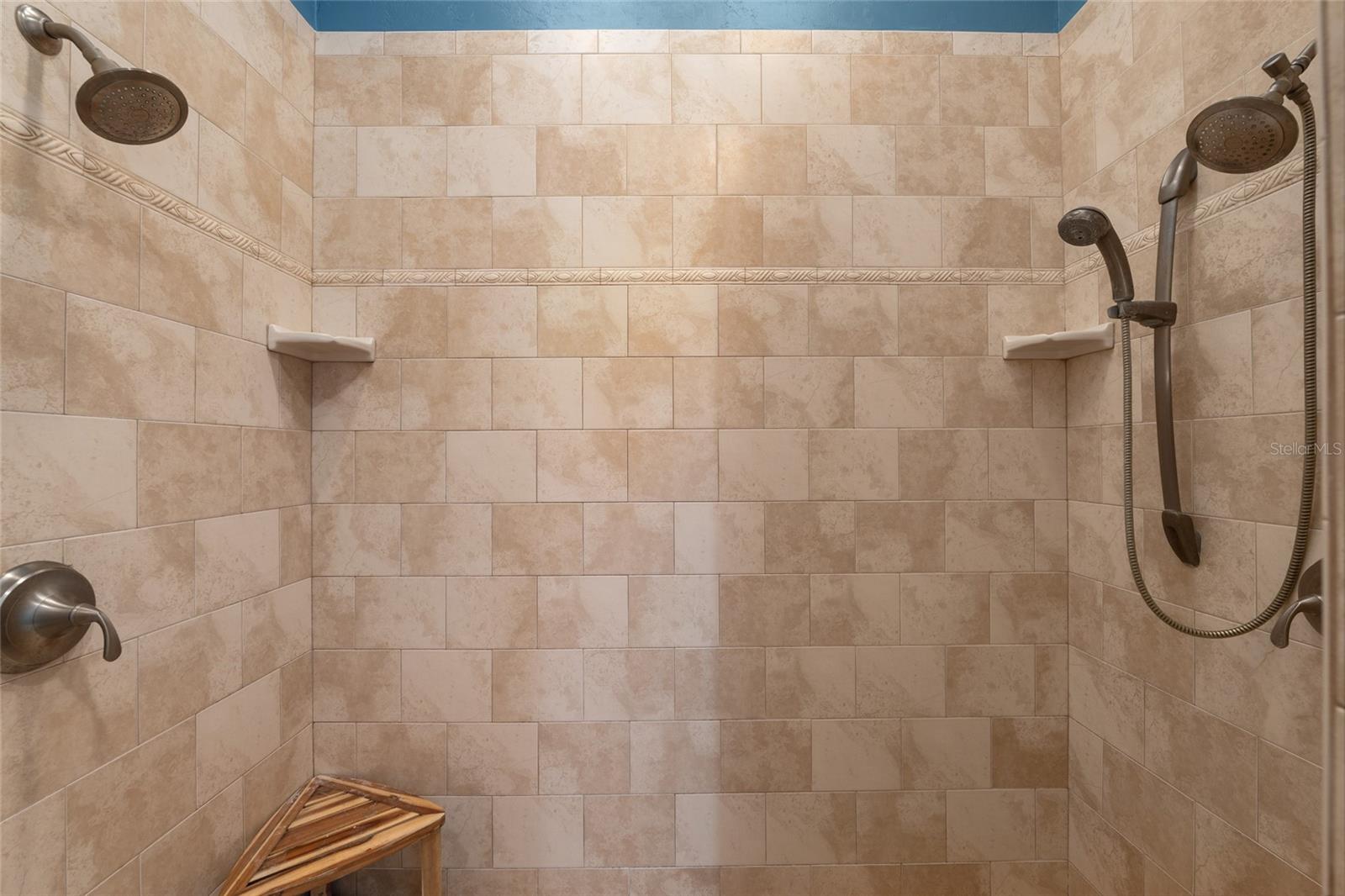 TRAILS THE - Residential