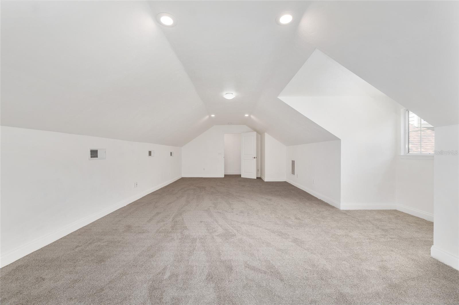 TRAILS THE - Residential