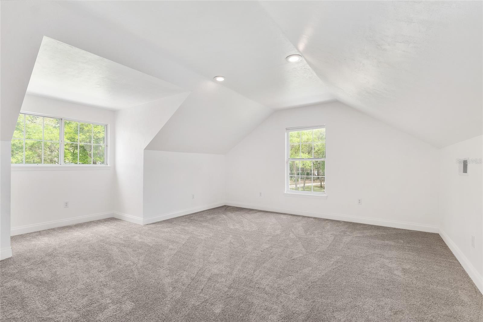 TRAILS THE - Residential