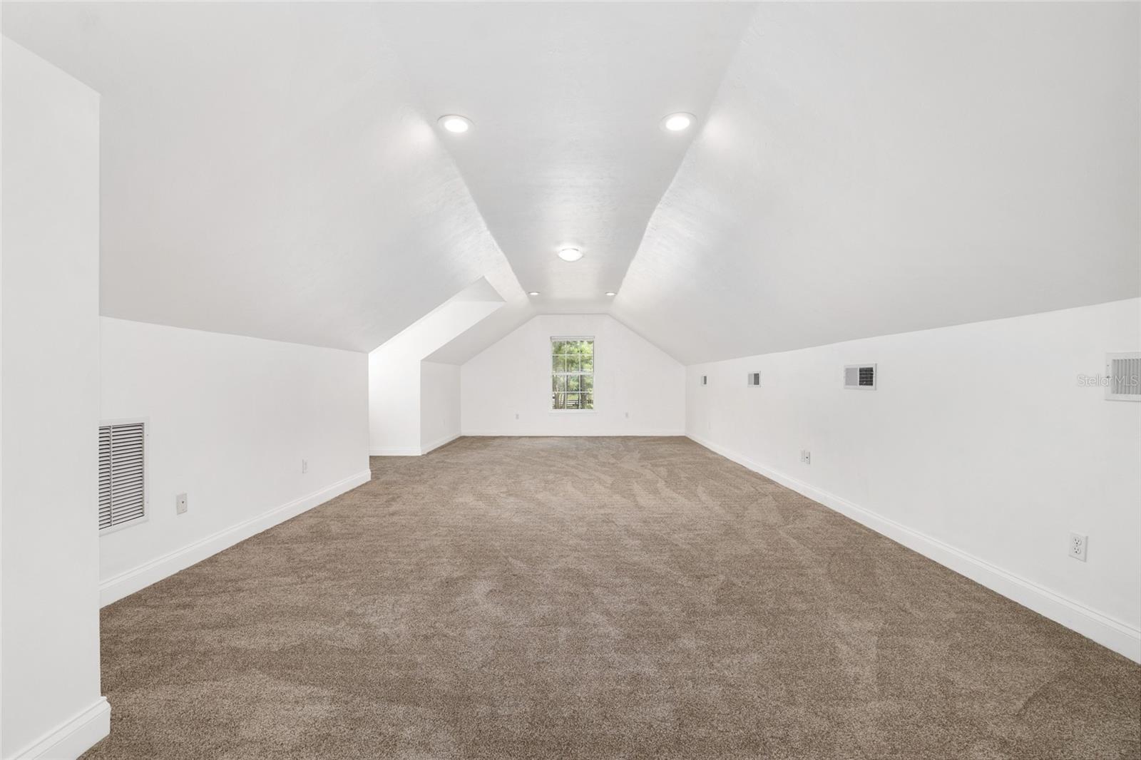 TRAILS THE - Residential