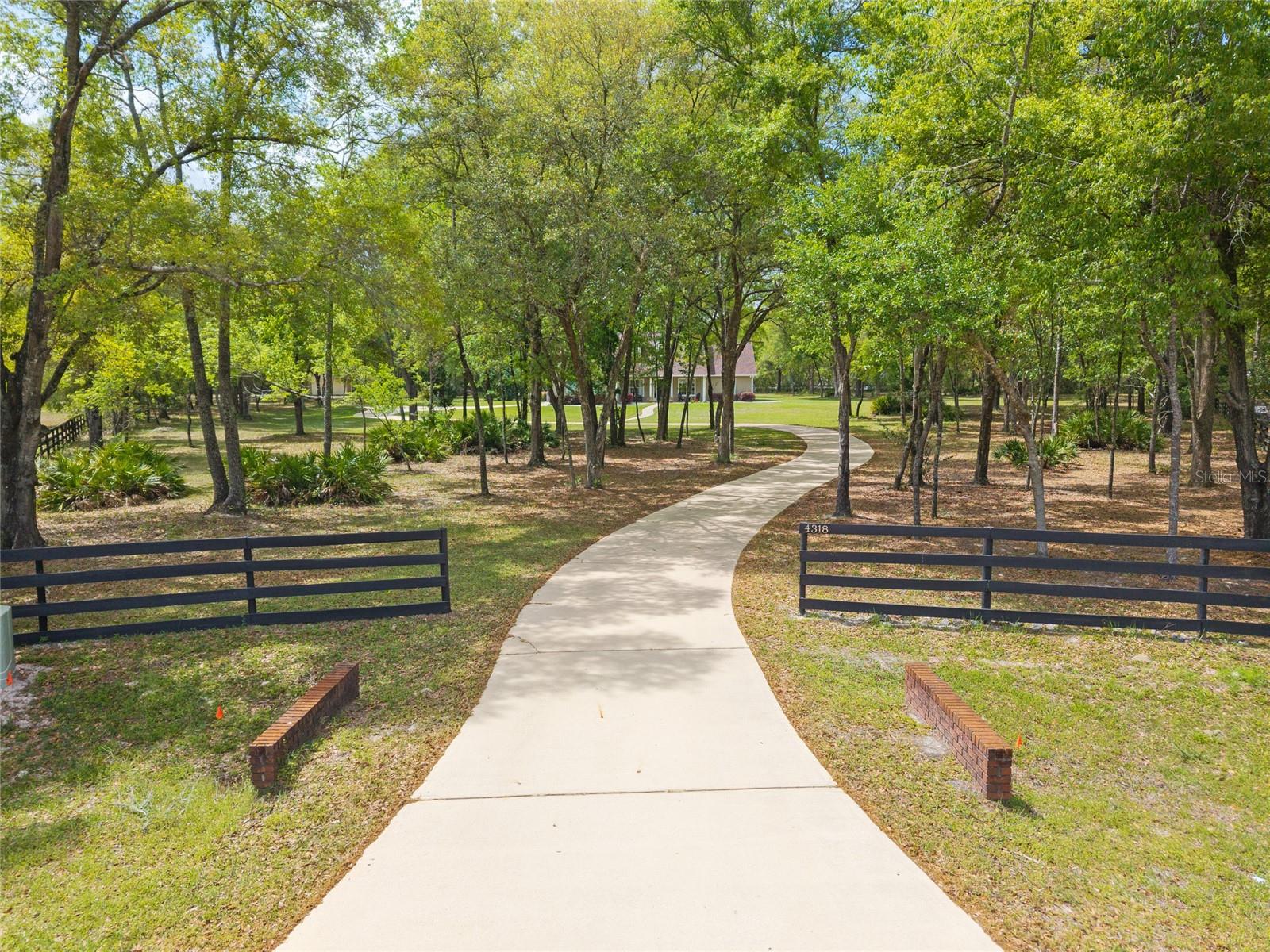 TRAILS THE - Residential