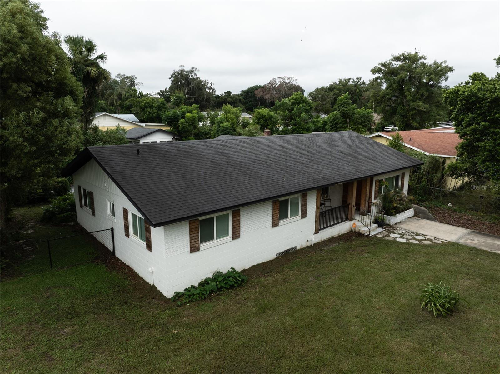 1004 N CAMPHOR LANE