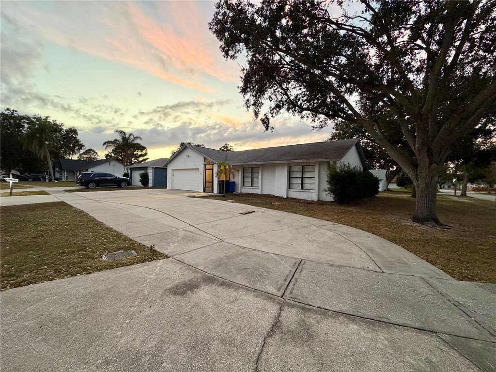 Photo of 6718 Leeward Isle Way, Tampa, FL 33615 (MLS # TB8452232)