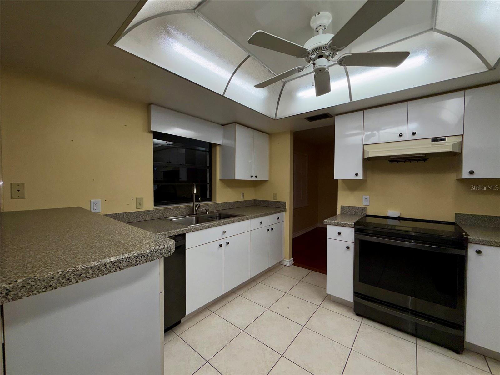 BAY PORT COLONY PH III UN 2-C - Residential